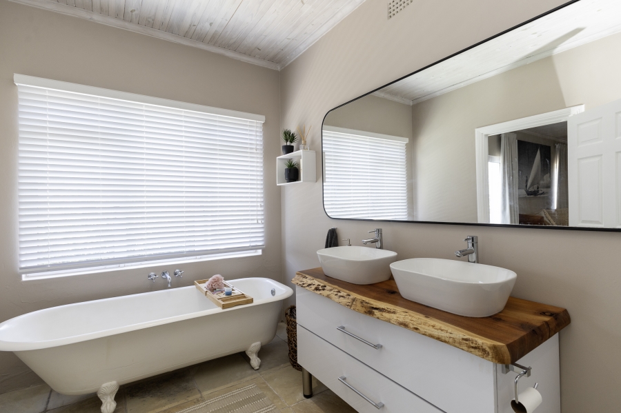 5 Bedroom Property for Sale in West Beach Eastern Cape